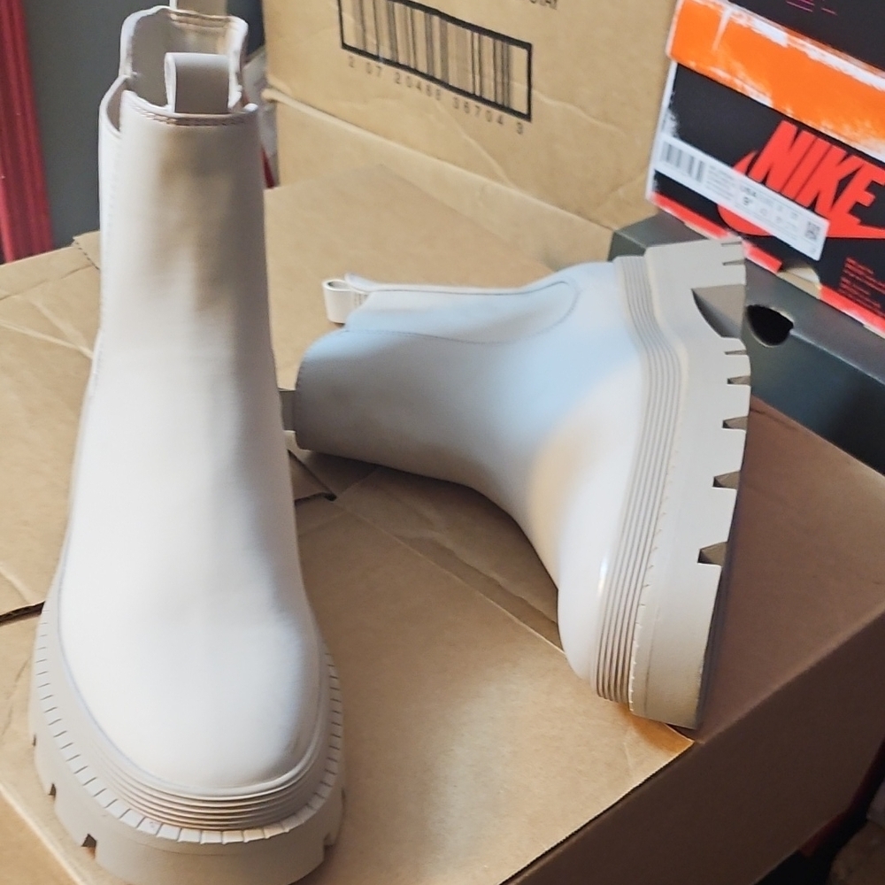 Stylish Beige Ankle Boots